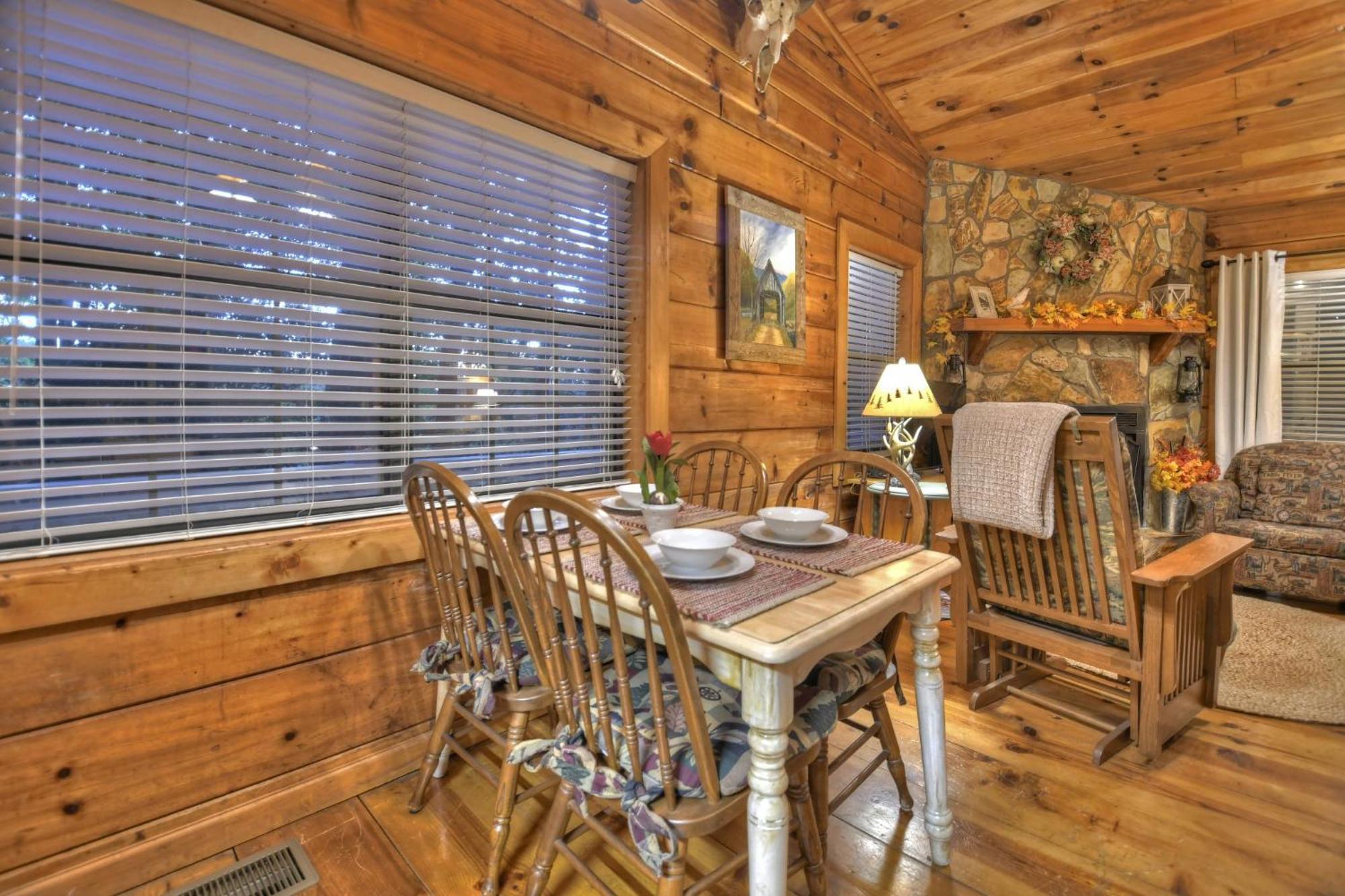 Hygge Haus Rustic Charm Cozy Beds And A Serene Location Ellijay Exterior photo